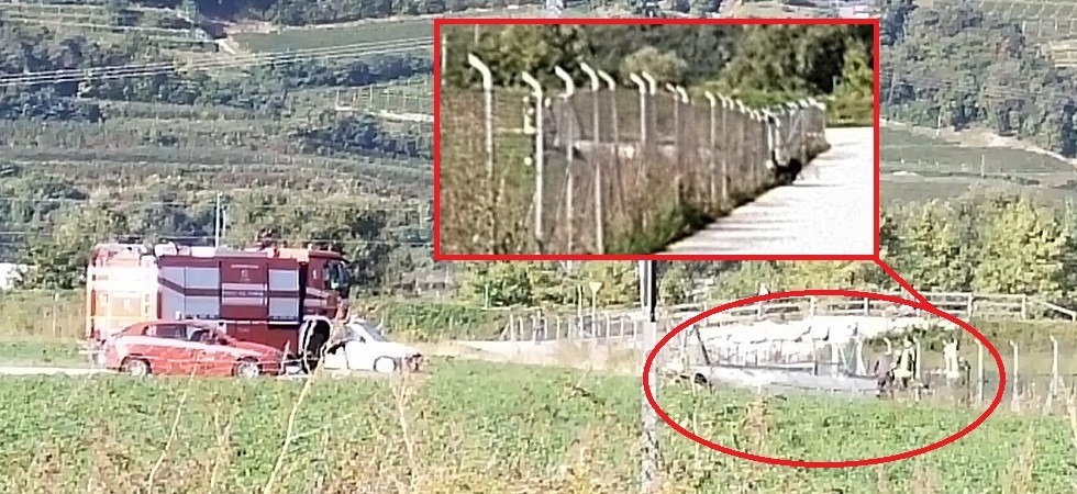 Paura all’aeroporto di Mattarello, un aereo si schianta contro le reti a bordo pista dopo un guasto al motore